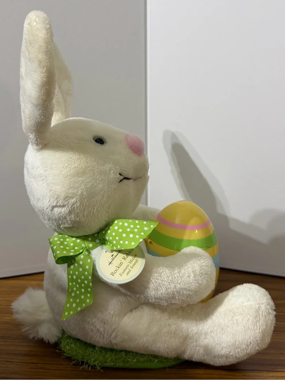 Vintage 2006 Hallmark Rockin’ Rabbit Easter Bunny Plush Musical Untested